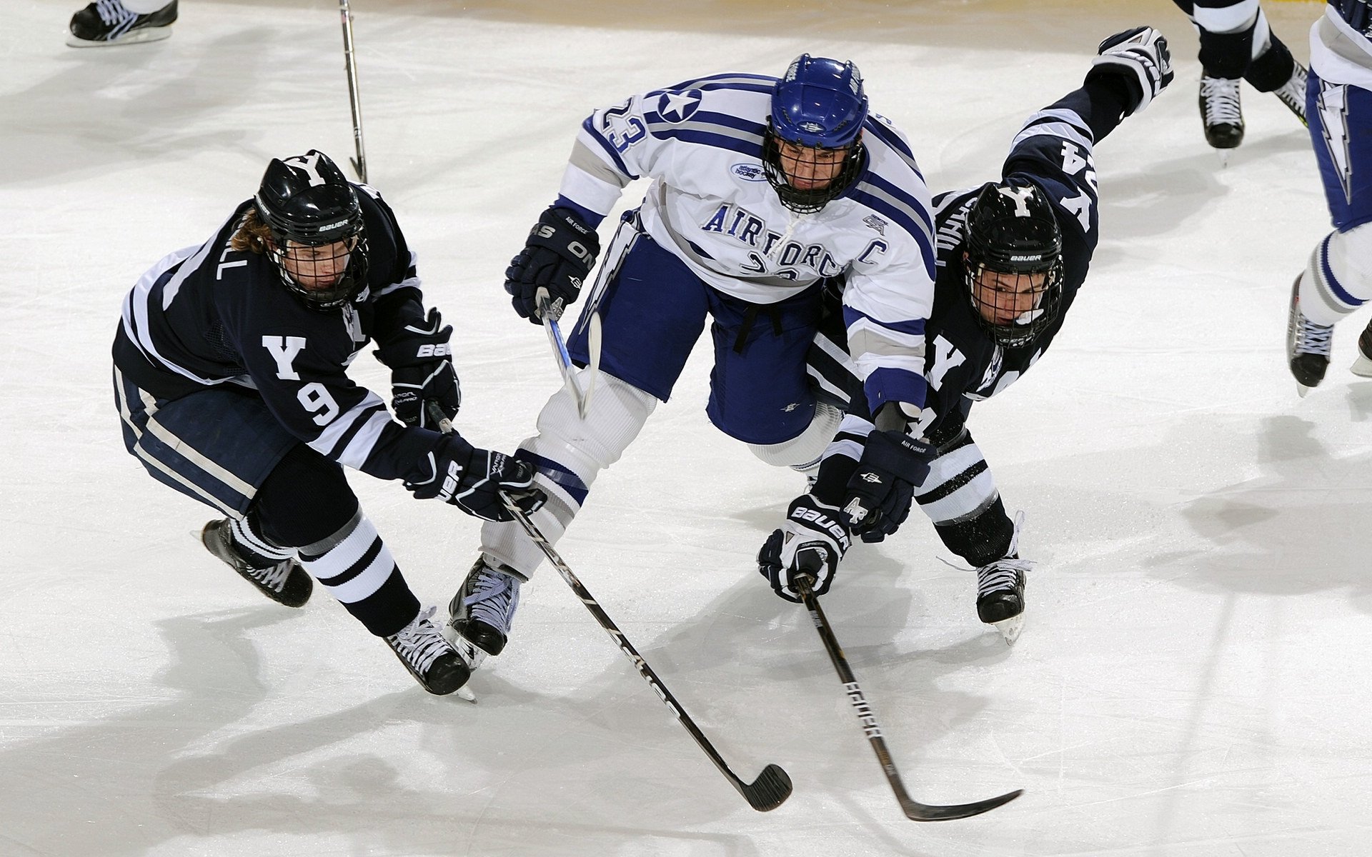 “传感器与图像识别的双重护航——裁判判罚更科学、更公平的技术路径”
