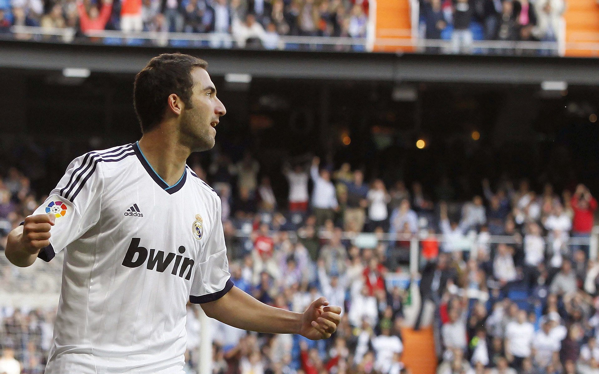 爱游戏网页版-热血沸腾：现场气氛火爆，观众掌声雷动！，热血沸腾片段